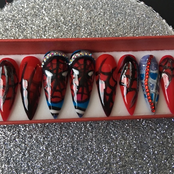 Spider-Man PressOn Nails in MEDIUM (1,5,4,6,8) - Picture 9 of 9